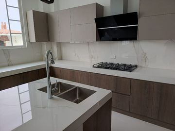 Casa de venta en urbanización en manta zona sur