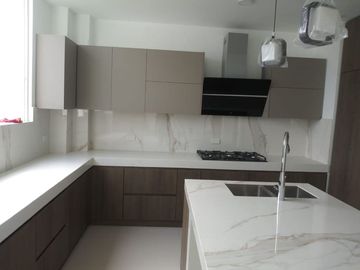 Casa de venta en urbanización en manta zona sur