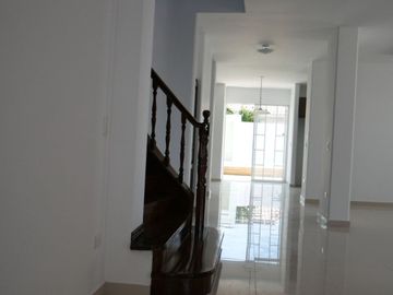 Casa de venta en urbanización en manta zona sur