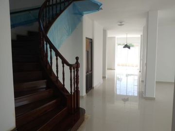 Casa de venta en urbanización en manta zona sur