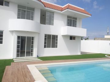 Casa de venta en urbanización en manta zona sur
