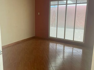 CASA A PIE DE CALLE COL. LA PAZ EXCELENTE PARA INVERSIONISTAS