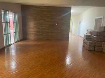 CASA A PIE DE CALLE COL. LA PAZ EXCELENTE PARA INVERSIONISTAS