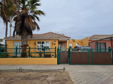 CASA EN VENTA A PASOS DE LA PLAYA LA HERRADURA, COQUIMBO