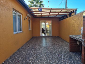 CASA EN VENTA A PASOS DE LA PLAYA LA HERRADURA, COQUIMBO