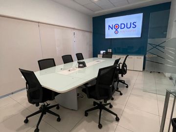SALA DE JUNTAS EQUIPADA EN SLP - 10 Y 12 PERSONAS