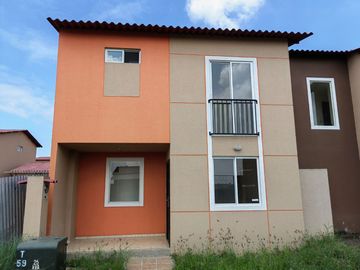 Casa de venta en la Urbanización Durán City, 3 dormitorios, por estrenar.