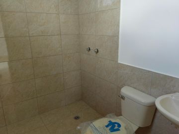 Casa de venta en la Urbanización Durán City, 3 dormitorios, por estrenar.