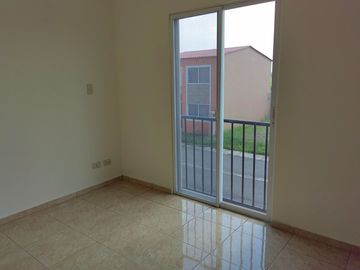 Casa de venta en la Urbanización Durán City, 3 dormitorios, por estrenar.