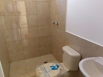 Casa de venta en la Urbanización Durán City, 3 dormitorios, por estrenar.