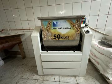 Se Vende Consolidada Panaderia Minimarket DIN-DON en comuna de Paillaco, Región de Los Ríos.