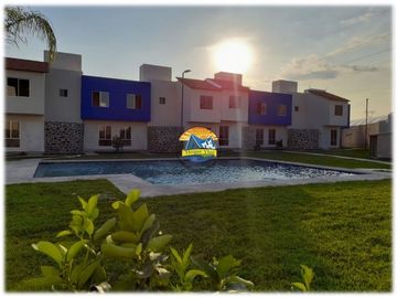 Casas con alberca excelente ubicación