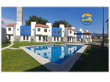 Casas con alberca excelente ubicación