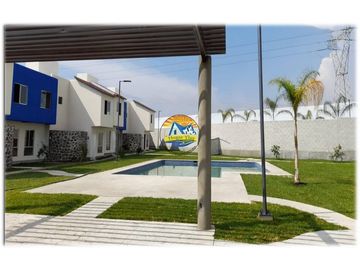 Casas con alberca excelente ubicación