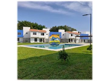Casas con alberca excelente ubicación