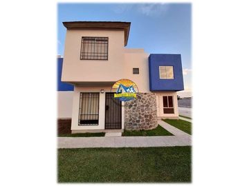 Casas con alberca excelente ubicación