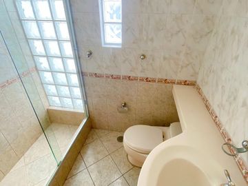 Venta de cómodo departamento en San Borja - Pentagonito