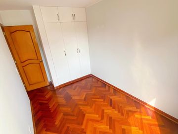 Venta de cómodo departamento en San Borja - Pentagonito