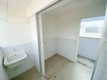 Venta de cómodo departamento en San Borja - Pentagonito
