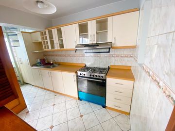 Venta de cómodo departamento en San Borja - Pentagonito