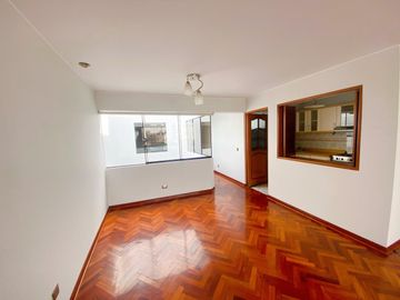 Venta de cómodo departamento en San Borja - Pentagonito