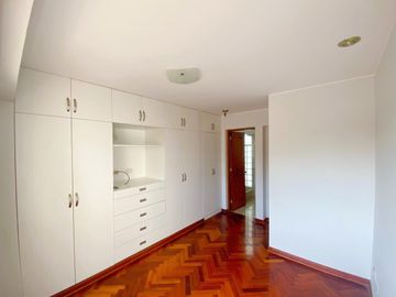 Venta de cómodo departamento en San Borja - Pentagonito