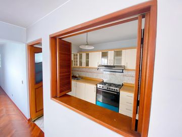 Venta de cómodo departamento en San Borja - Pentagonito
