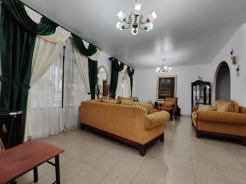 Casa remodelada en venta - Alborada IX etapa cerca de CC La Rotonda y City Mall