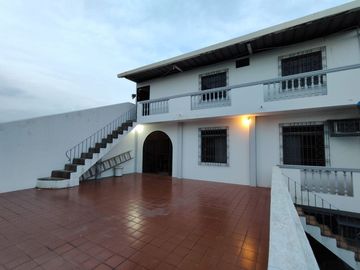 Casa remodelada en venta - Alborada IX etapa cerca de CC La Rotonda y City Mall