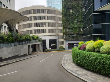 Oficina Implementada en La Torre Camino Real, San Isidro - 367 m²