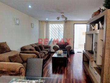 Vendo Depa 1° Piso De 92 M2 + Estacionamiento En Alameda Del Golf $99,000. ID 1074196