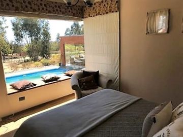 VENDE PARCELA CON CASA, CONDOMINIO BOSQUEMAR DE TUNQUEN, ALGARROBO, 4 DORMITORIOS, 5 BAÑOS, PISCINA, TERRAZA Y QUINCHO, FRENTE A SANTUARIO DE LA NATUR