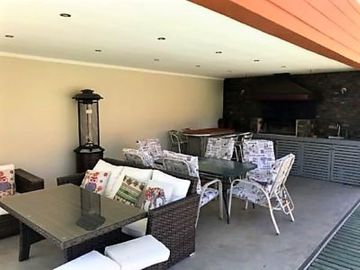 VENDE PARCELA CON CASA, CONDOMINIO BOSQUEMAR DE TUNQUEN, ALGARROBO, 4 DORMITORIOS, 5 BAÑOS, PISCINA, TERRAZA Y QUINCHO, FRENTE A SANTUARIO DE LA NATUR