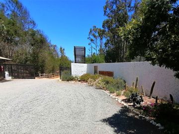 VENDE PARCELA CON CASA, CONDOMINIO BOSQUEMAR DE TUNQUEN, ALGARROBO, 4 DORMITORIOS, 5 BAÑOS, PISCINA, TERRAZA Y QUINCHO, FRENTE A SANTUARIO DE LA NATUR
