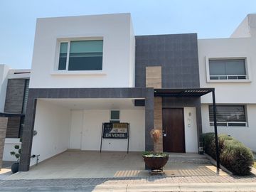Vendo casa en Parque Habana