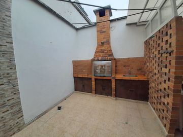 VENDO HERMOSO APARTAMENTO TIPO CASA UBICACION ESTRATEGICA