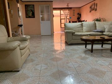 CONFORTBALE CASA EN ZONA RESIDENCIAL