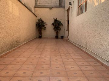 CONFORTBALE CASA EN ZONA RESIDENCIAL