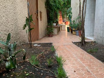 CONFORTBALE CASA EN ZONA RESIDENCIAL