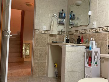 CONFORTBALE CASA EN ZONA RESIDENCIAL