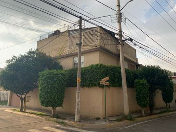 CONFORTBALE CASA EN ZONA RESIDENCIAL