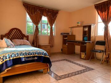 CONFORTBALE CASA EN ZONA RESIDENCIAL
