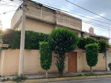 CONFORTBALE CASA EN ZONA RESIDENCIAL
