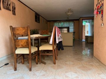 CONFORTBALE CASA EN ZONA RESIDENCIAL