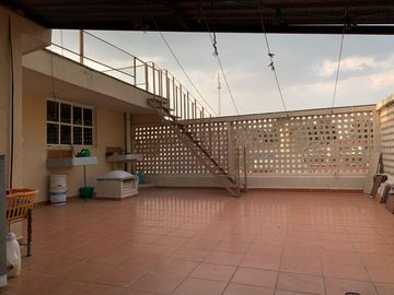 CONFORTBALE CASA EN ZONA RESIDENCIAL