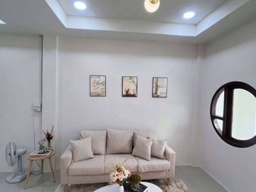 ขายทาวน์เฮ้าส์ 2 ชั้นรีโนเวทใหม่ หมู่บ้านบัวทอง 2 นนทบุรี  ใกล้รถไฟฟ้าสถานีคลองไผ่ เซ็นทรัลเวสต์เกต  รหัสทรัพย์ : T8065
