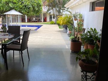 venta casa de un piso al frente del lago de la babilla - ciudad jardín.