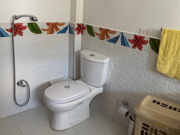 venta casa de un piso al frente del lago de la babilla - ciudad jardín.