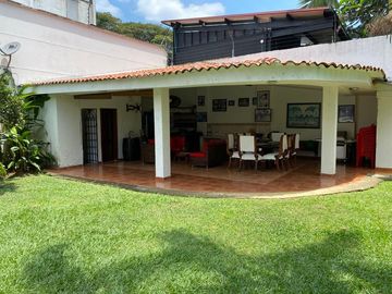 venta casa de un piso al frente del lago de la babilla - ciudad jardín.