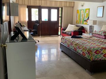 venta casa de un piso al frente del lago de la babilla - ciudad jardín.